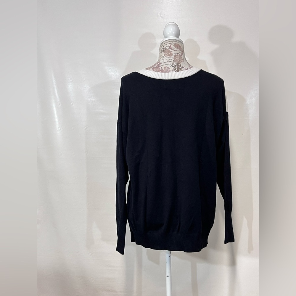 JEANS by BUFFALO Black and white color block V‎ neck sweater size S. - Picture 5 of 12